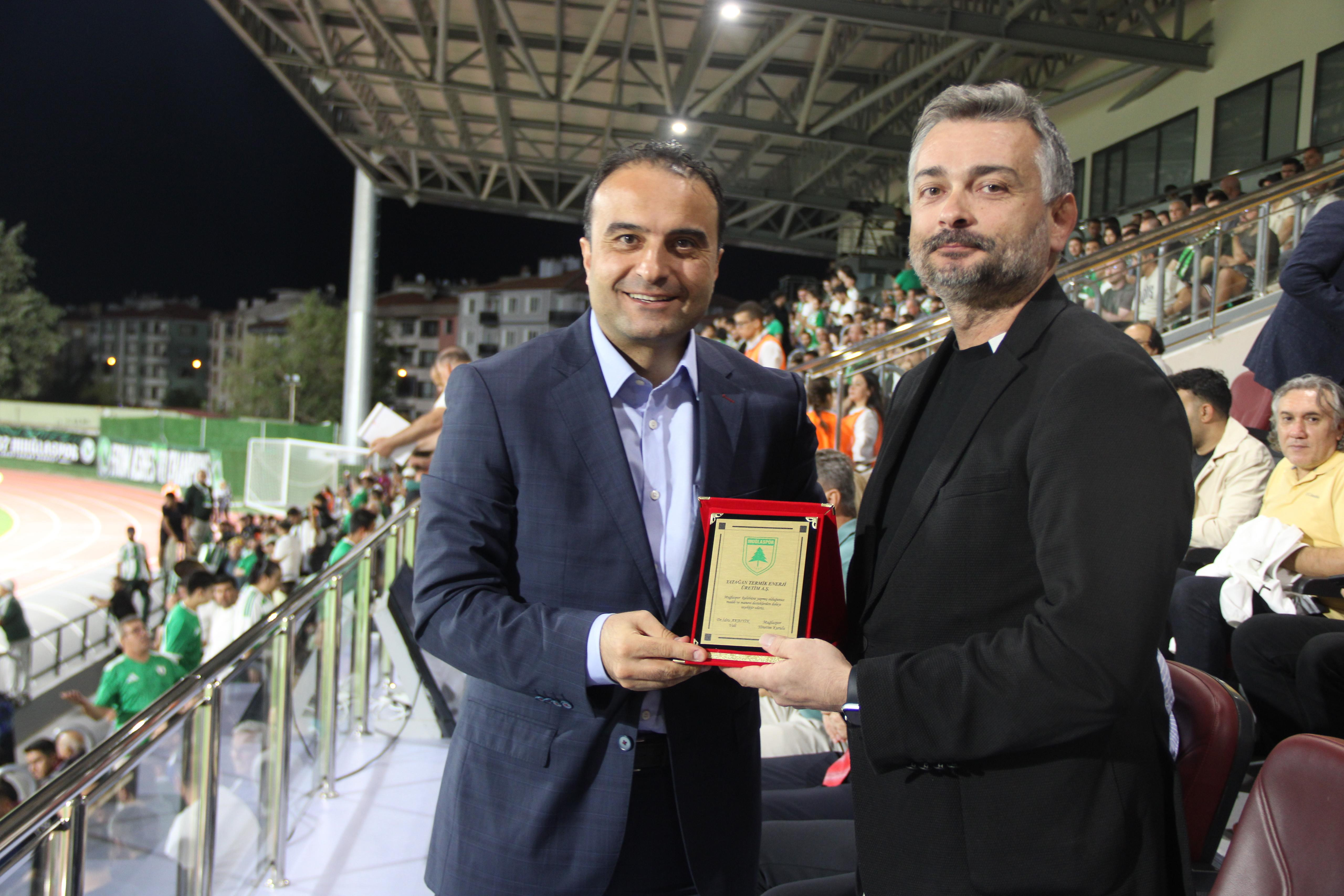 Genel Müdürümüze Teşekkür Plaketi